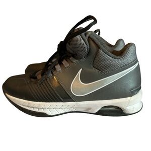 Nike Air Visi Pro 5 size 8.5 Women’s